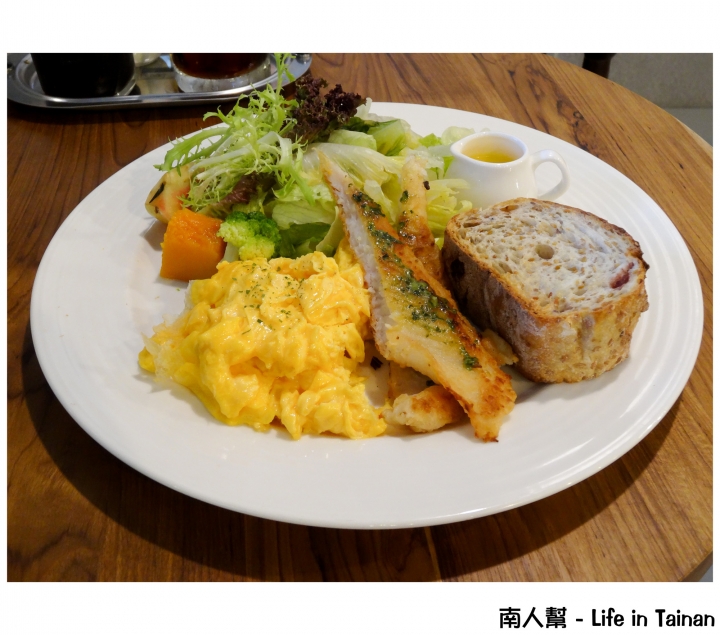【台南市安平區-美食】不用特地去高雄，台南也有了~REVE黑浮咖啡(永華店)