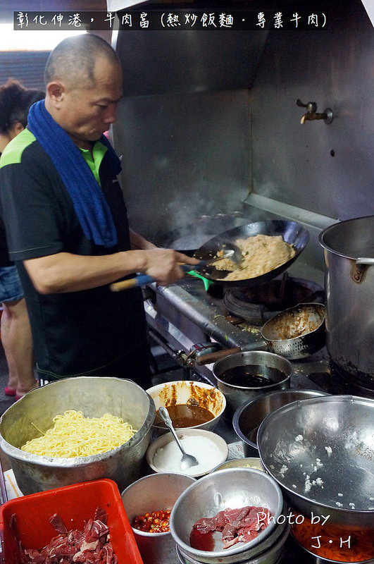 [食記/彰化] 伸港美食，牛肉富，下雨天也要排隊吃的美味老店