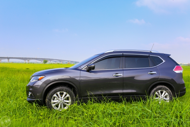 [不專業開箱文] x-trail 2.0 完美影音版