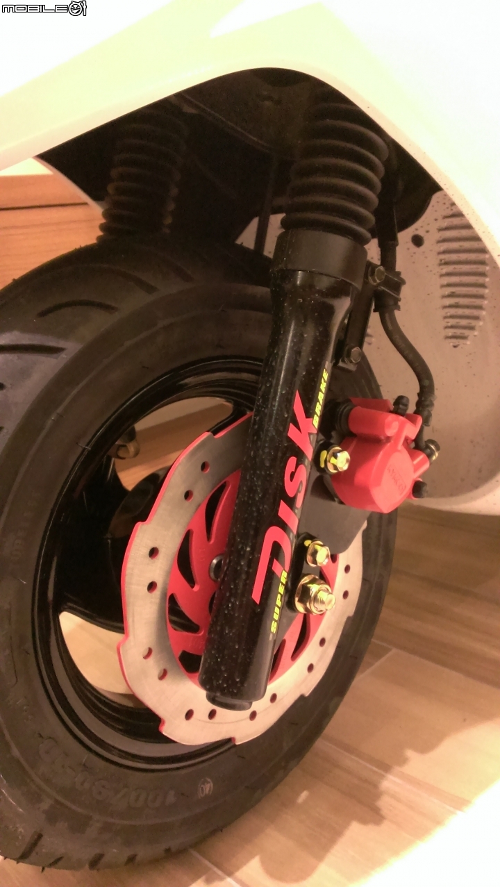[開箱] 藍白 GP125 陶碟版 不太專業的開箱請見諒>