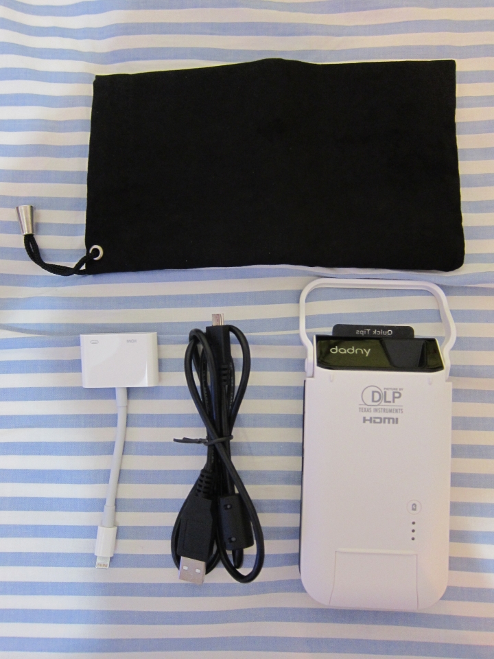 【不專業開箱】dadny i60 微型投影機(iphone6專用，其實其他機型也可以用)