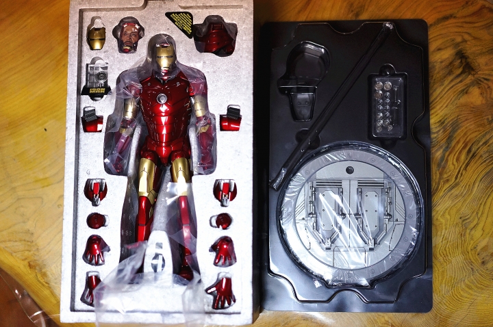(圖多) 開箱! hot toys 鋼鐵人 限定版合金馬克3