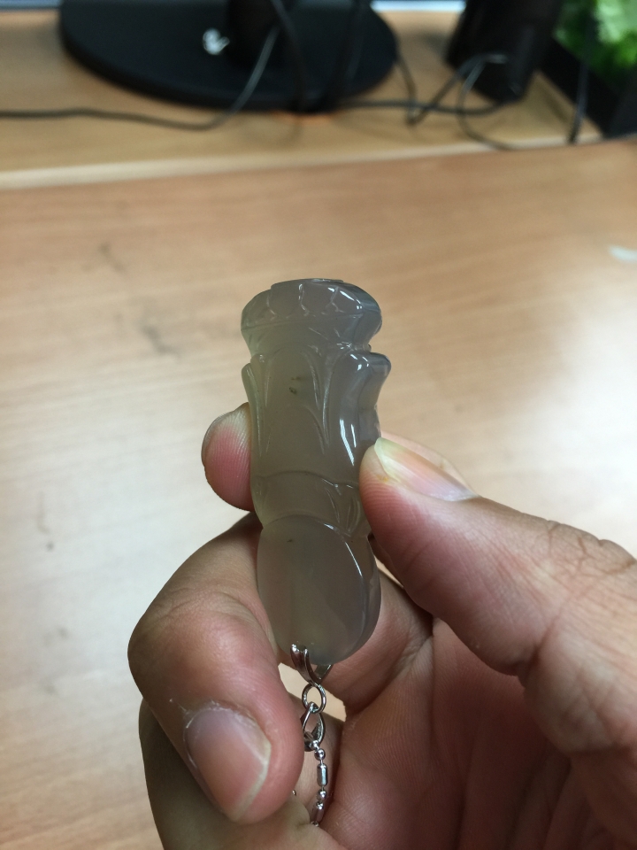 有關玉珮裏頭有疑似針狀物