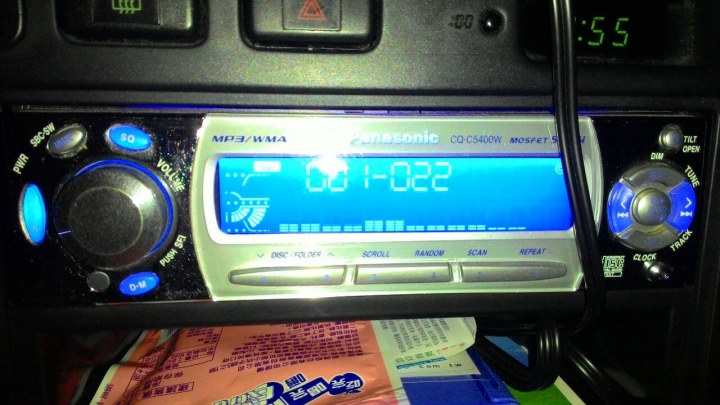 請問 Panasonic  CQ-C5400汽車主機 要怎關藍光???