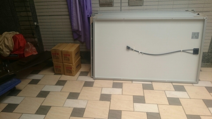 2015/08/28 更新 我的太陽能發電系統開箱(太陽能板維修DIY  )