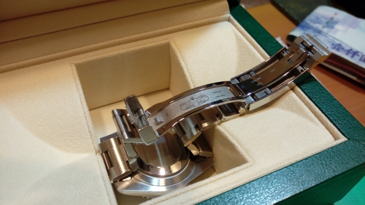 [開箱]人生第一支機械錶就上勞 ROLEX 116610LN