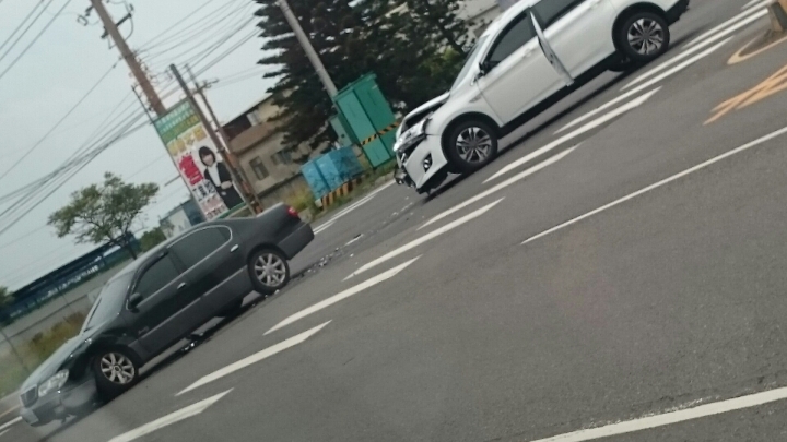 新竹香山段的車禍事故（只有撞擊後圖片）