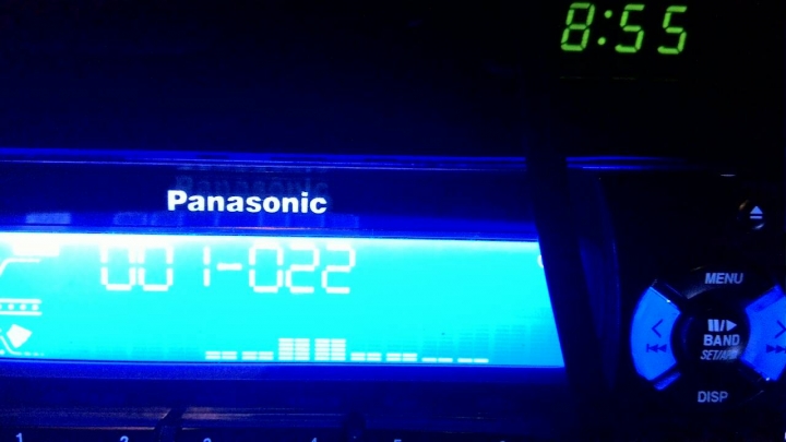 請問 Panasonic  CQ-C5400汽車主機 要怎關藍光???