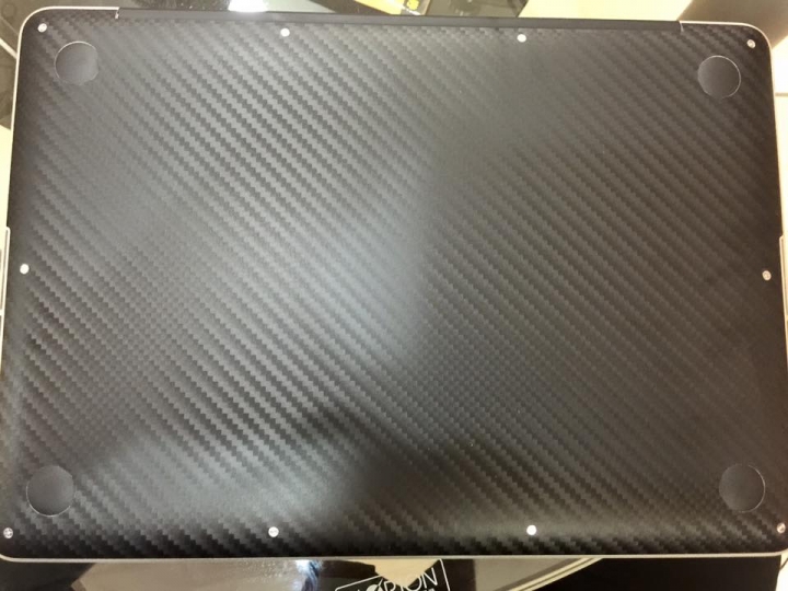 大家都有幫ＭＡＣＢＯＯＫ穿新衣嗎？！