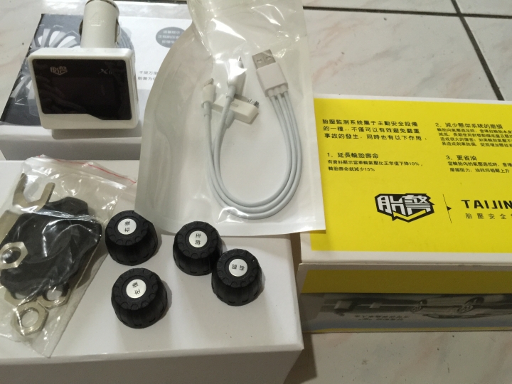 [開箱文] 胎警 X6 胎壓偵測系統 TPMS OLED 螢幕 + 車充 (可充手機)