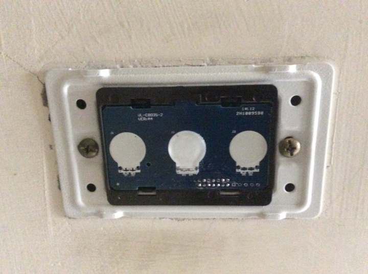 （（完成））請教 各位大大們 關於更換觸控式電燈開關的方式