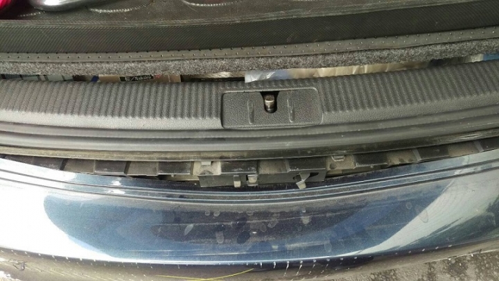 golf 是平民車，但別小看撞到它的後果....