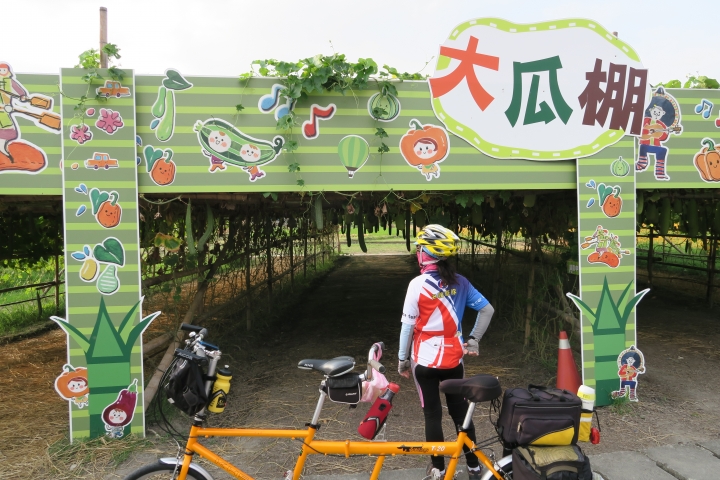 兩人兩輪騎閱台灣屋脊 – 這些人與那些事