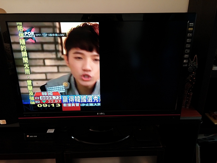 我家的BENQ SQ4242 畫面剩下一半 時好時壞 大概是哪裡壞了?值得修嗎?