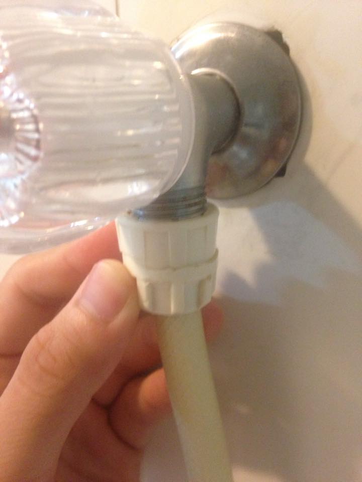 水龍頭連接蓮蓬頭處斷裂