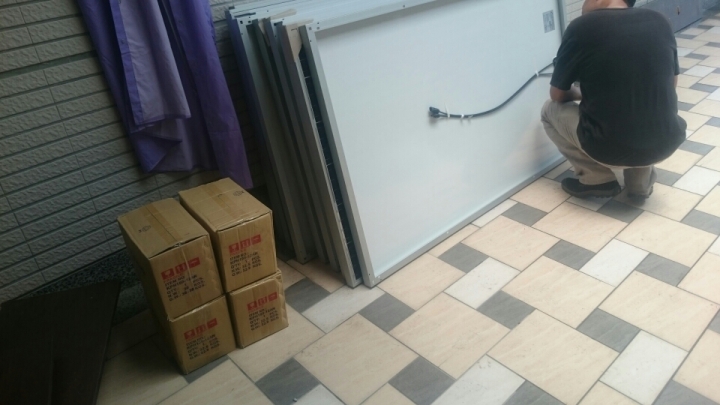 2015/08/28 更新 我的太陽能發電系統開箱(太陽能板維修DIY  )