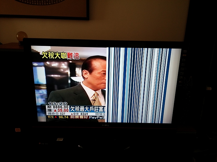我家的BENQ SQ4242 畫面剩下一半 時好時壞 大概是哪裡壞了?值得修嗎?