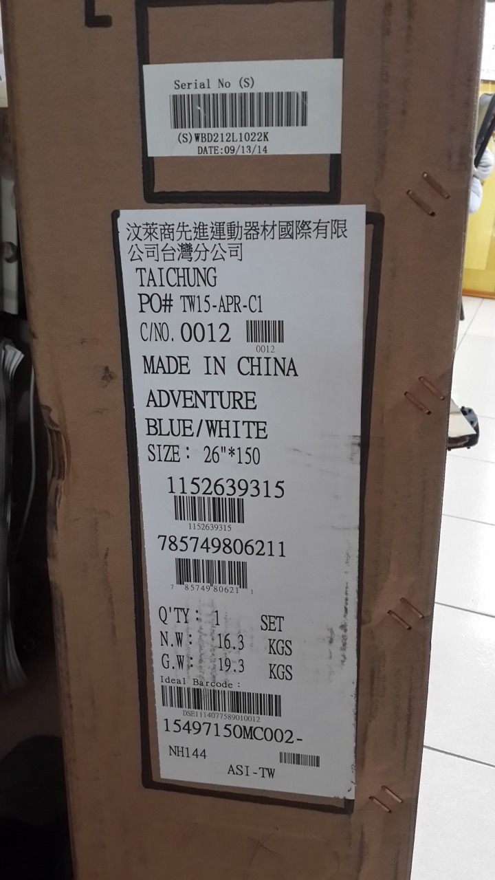 超級菜鳥請問大家，這台是什麼車？？