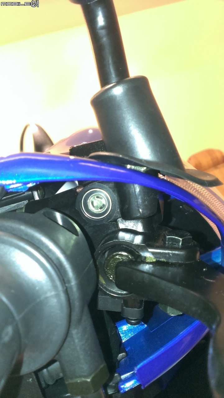 [開箱] 藍白 GP125 陶碟版 不太專業的開箱請見諒>