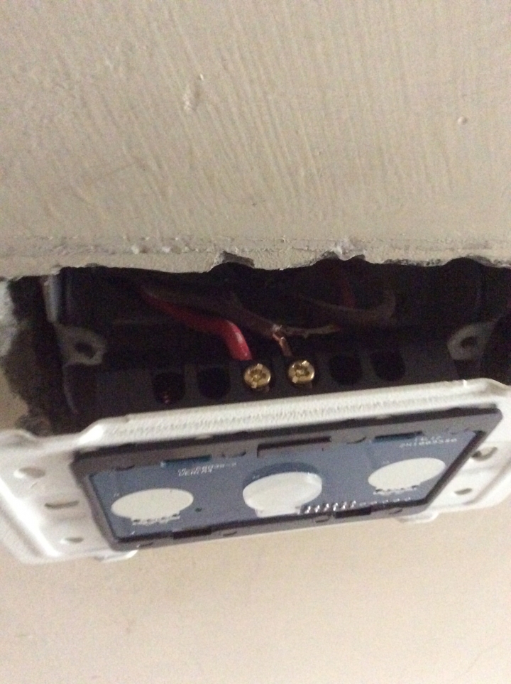 （（完成））請教 各位大大們 關於更換觸控式電燈開關的方式
