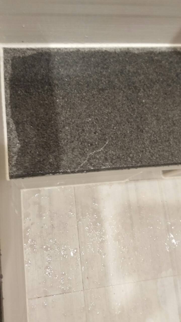 磁磚有裂痕