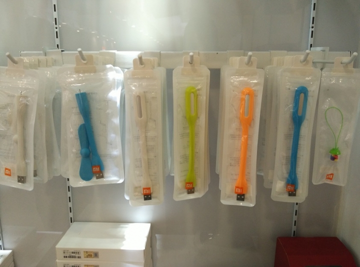 我的小米NOTE變成天然竹後蓋了~原廠的喔~