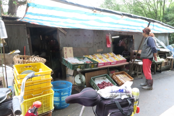 兩人兩輪騎閱台灣屋脊 – 這些人與那些事