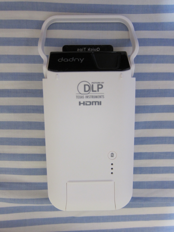 【不專業開箱】dadny i60 微型投影機(iphone6專用，其實其他機型也可以用)