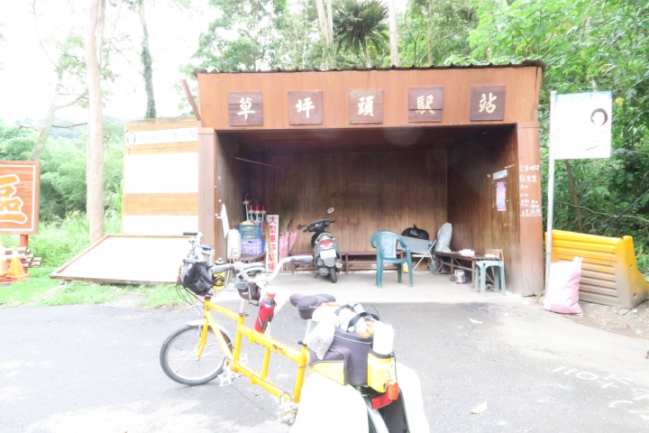 兩人兩輪騎閱台灣屋脊 – 這些人與那些事
