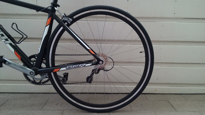 掉絲的公路車 --- 2016 GIANT SCR 2