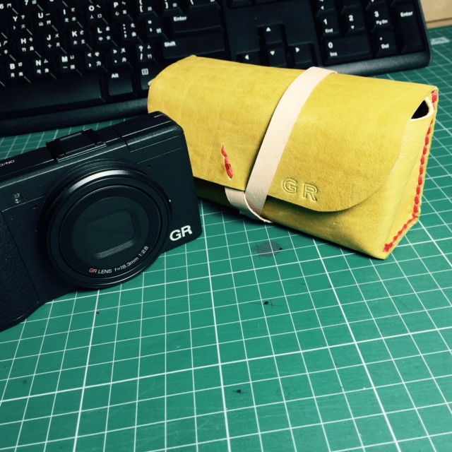 用軟趴趴小牛皮，自己來做RICOH GR真皮包吧!!~