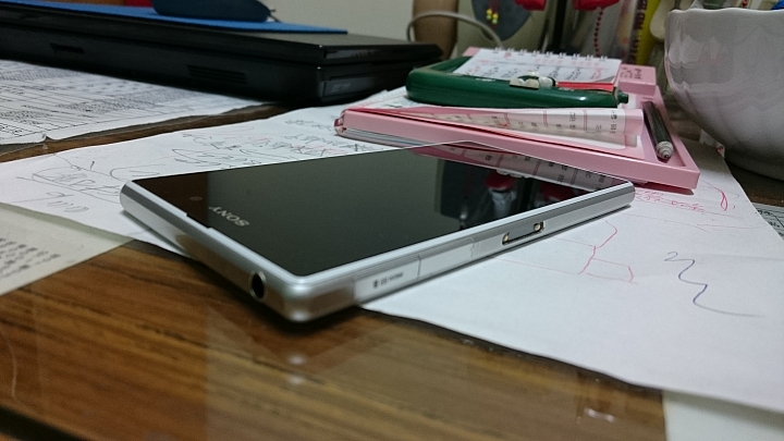 請問有人有遇過這種情形嗎？？內營幕自裂！