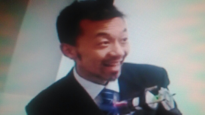 請益該名男優的本名