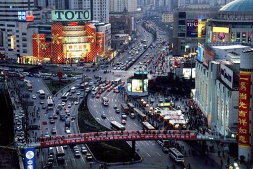 中港路段：新光三越，朝富路....有無天橋地下道的必要？
