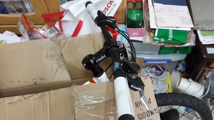 超級菜鳥請問大家，這台是什麼車？？
