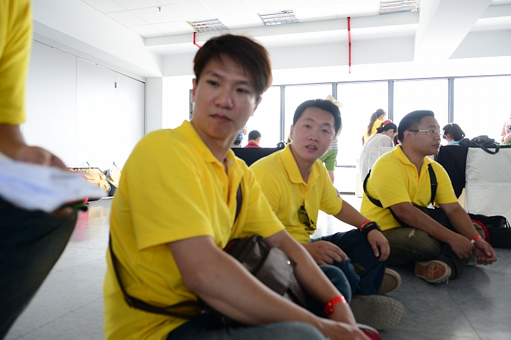 人員請就位，福利社請準備，Luxgen表演團隊準備為大家呈現最美好的演出。