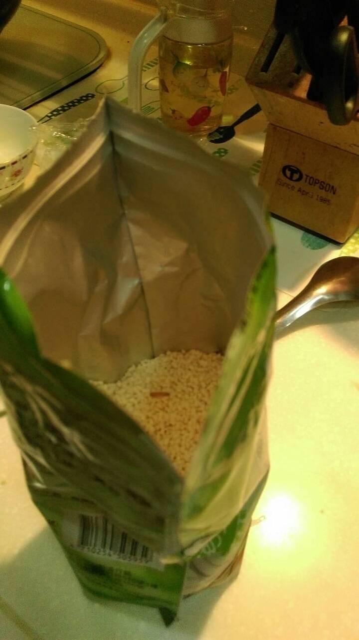 開封後發現一隻會動的蟲啦~