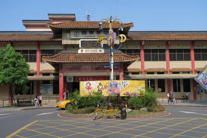 兩人兩輪騎閱台灣屋脊 – 這些人與那些事