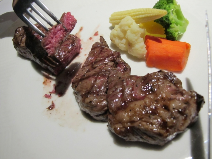 [食記] 沃克牛排Volks。敦南店。適合女生吃的牛排館!