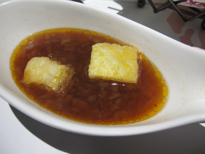 [食記] 沃克牛排Volks。敦南店。適合女生吃的牛排館!