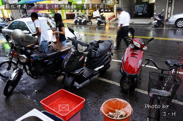 [食記/彰化] 伸港美食，牛肉富，下雨天也要排隊吃的美味老店