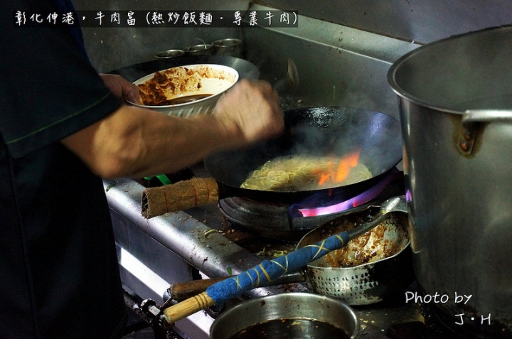 [食記/彰化] 伸港美食，牛肉富，下雨天也要排隊吃的美味老店