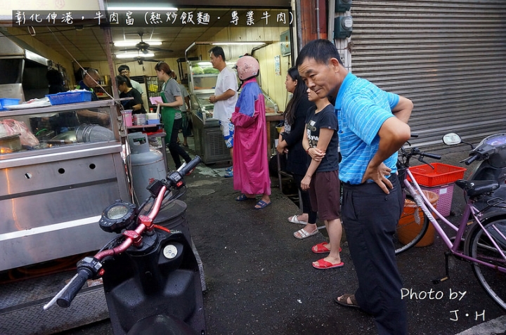 [食記/彰化] 伸港美食，牛肉富，下雨天也要排隊吃的美味老店