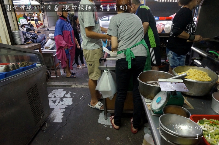 [食記/彰化] 伸港美食，牛肉富，下雨天也要排隊吃的美味老店