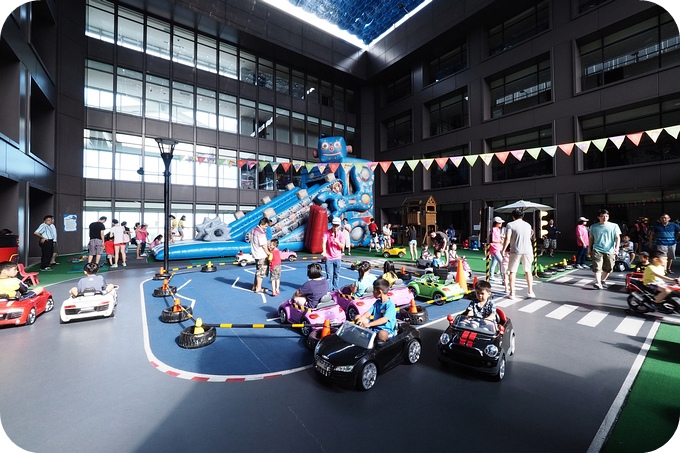 全台親子飯店第一名：Silks Place Yilan蘭城晶英酒店。賽車，海盜船，全員逃走中。
