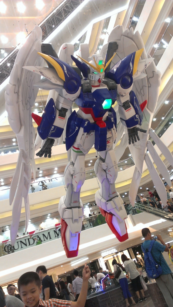 時代廣場鋼彈展~內有大隻飛翼零式特裝.....