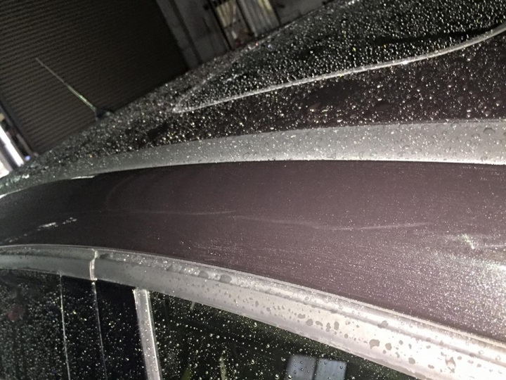 車子被路邊樹枝刮傷了，請教哪種處理方式最好