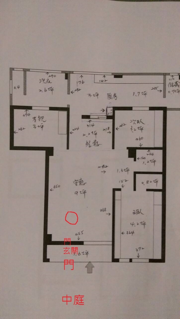 [請益] 買中古屋，才剛交屋就碰上颱風，隔日查看發現客廳滲漏水，如何處理? (文長)----更新