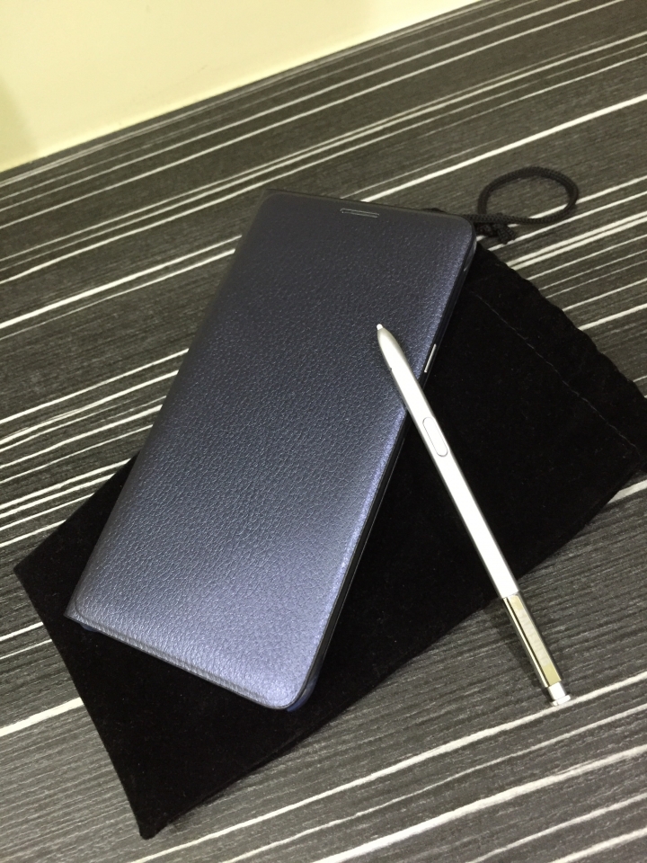 Note 5 (白）加 原廠皮套 （藍黑）