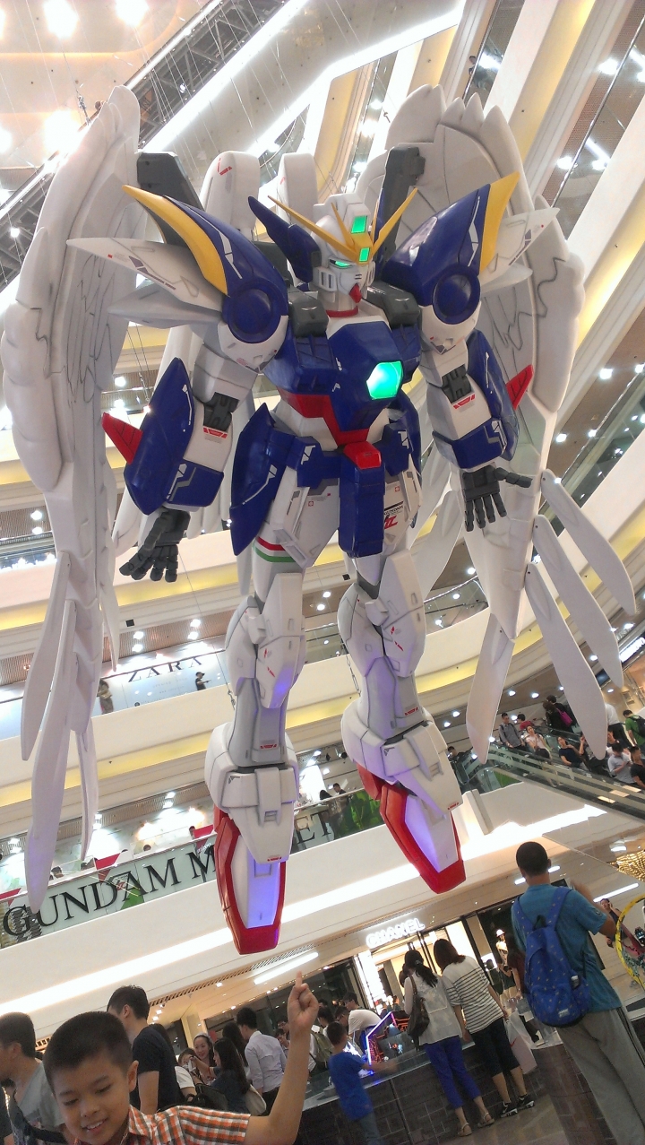 時代廣場鋼彈展~內有大隻飛翼零式特裝.....
